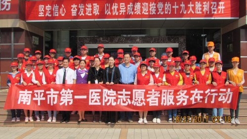 市一医院领导和同学们合影.jpg 市一医院领导和同学们合影.jpg