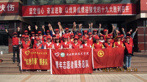 同学们合影留念.jpg 同学们合影留念.jpg