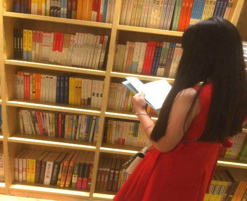 读者身影2.png 读者身影2.png