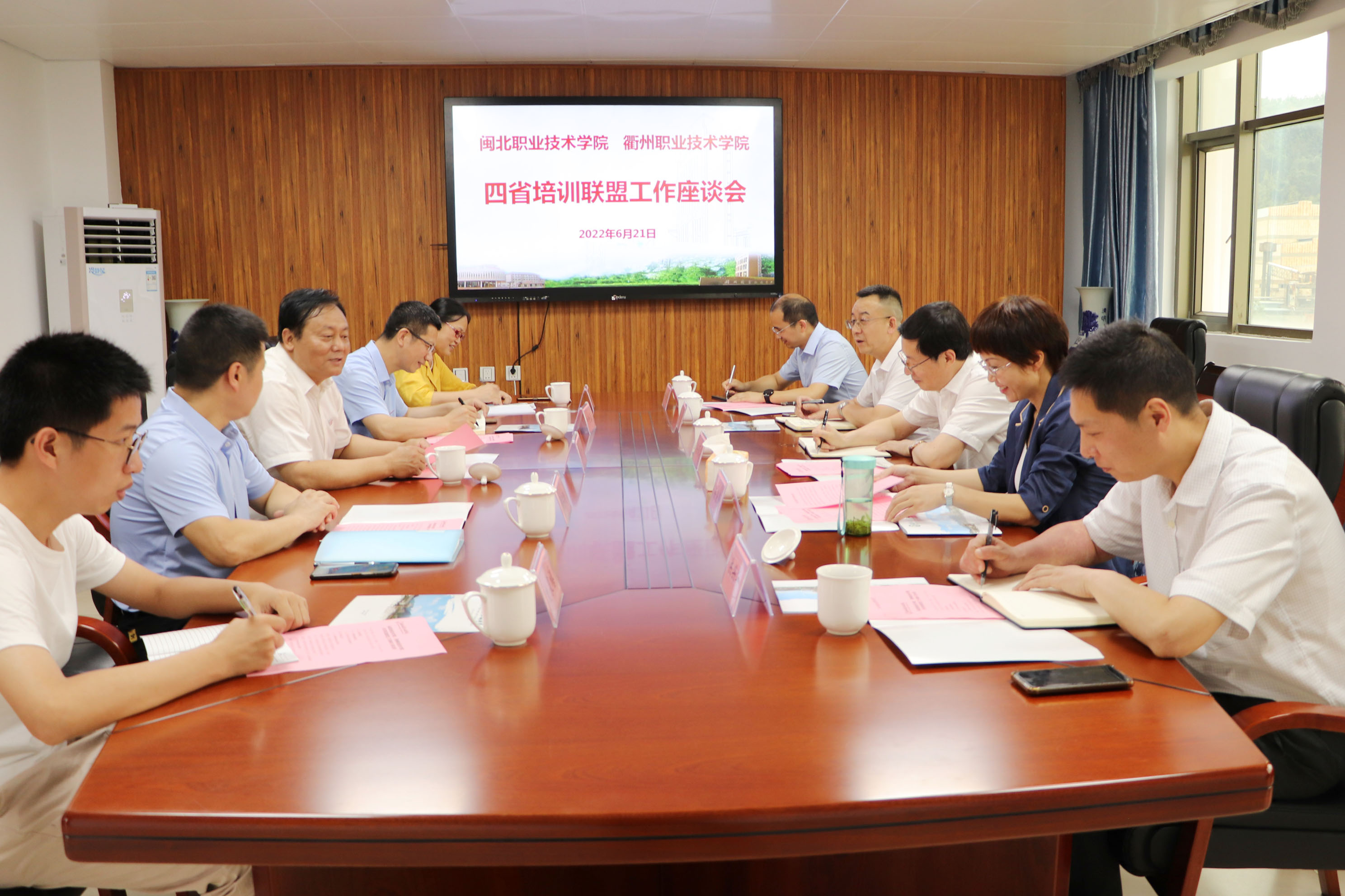 座谈会 (1).jpg 座谈会 (1).jpg