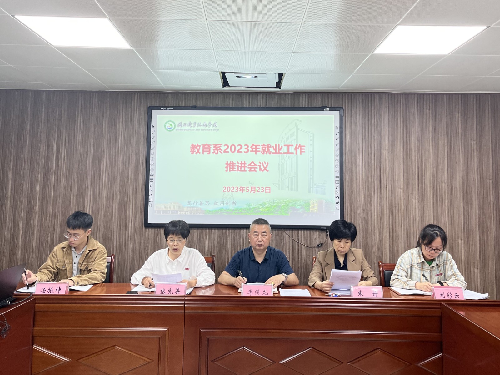 4c6f933f922864c74bce6cf79ae1f01.jpg 4c6f933f922864c74bce6cf79ae1f01.jpg