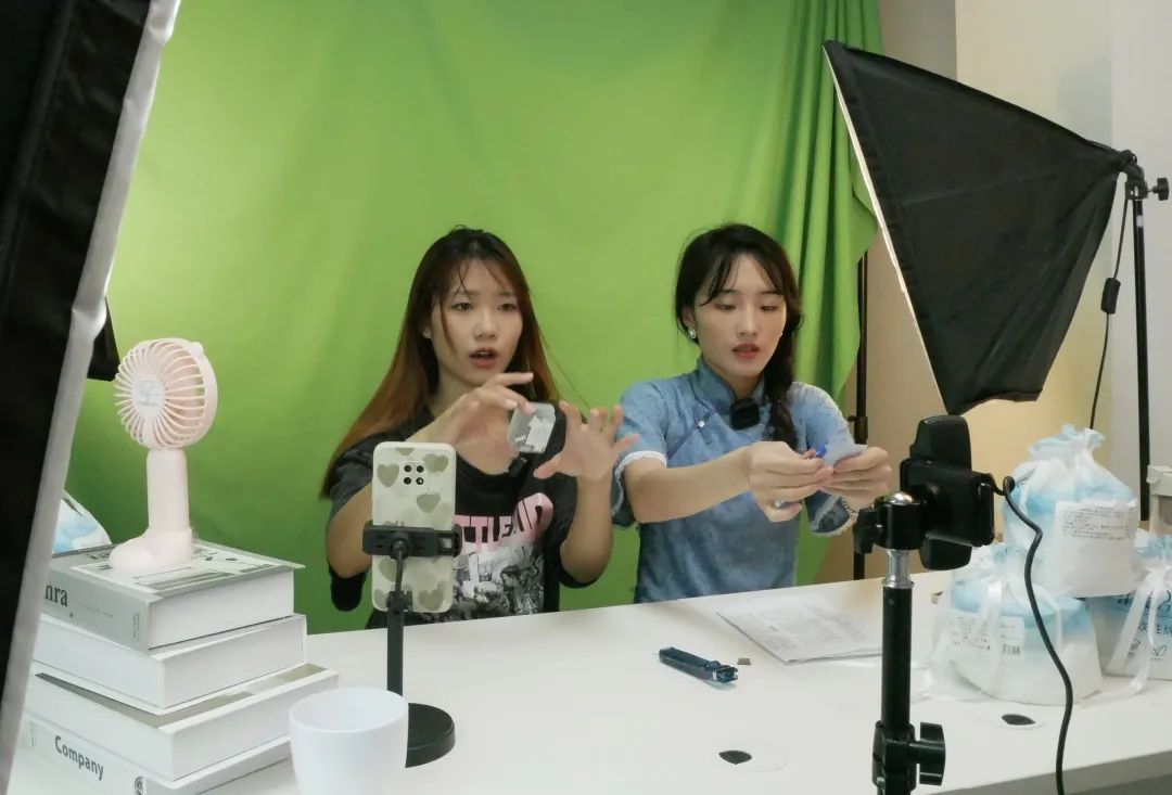 2c7b41446b624fa7bf08c128cbbf4378.jpg 2c7b41446b624fa7bf08c128cbbf4378.jpg