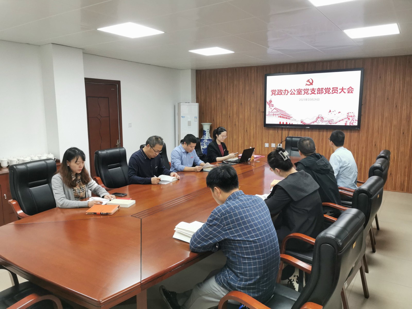 支部党员大会.jpg 支部党员大会.jpg