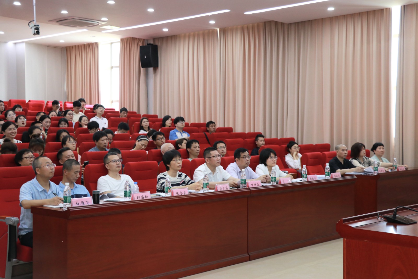 200人报告厅5.jpg 200人报告厅5.jpg