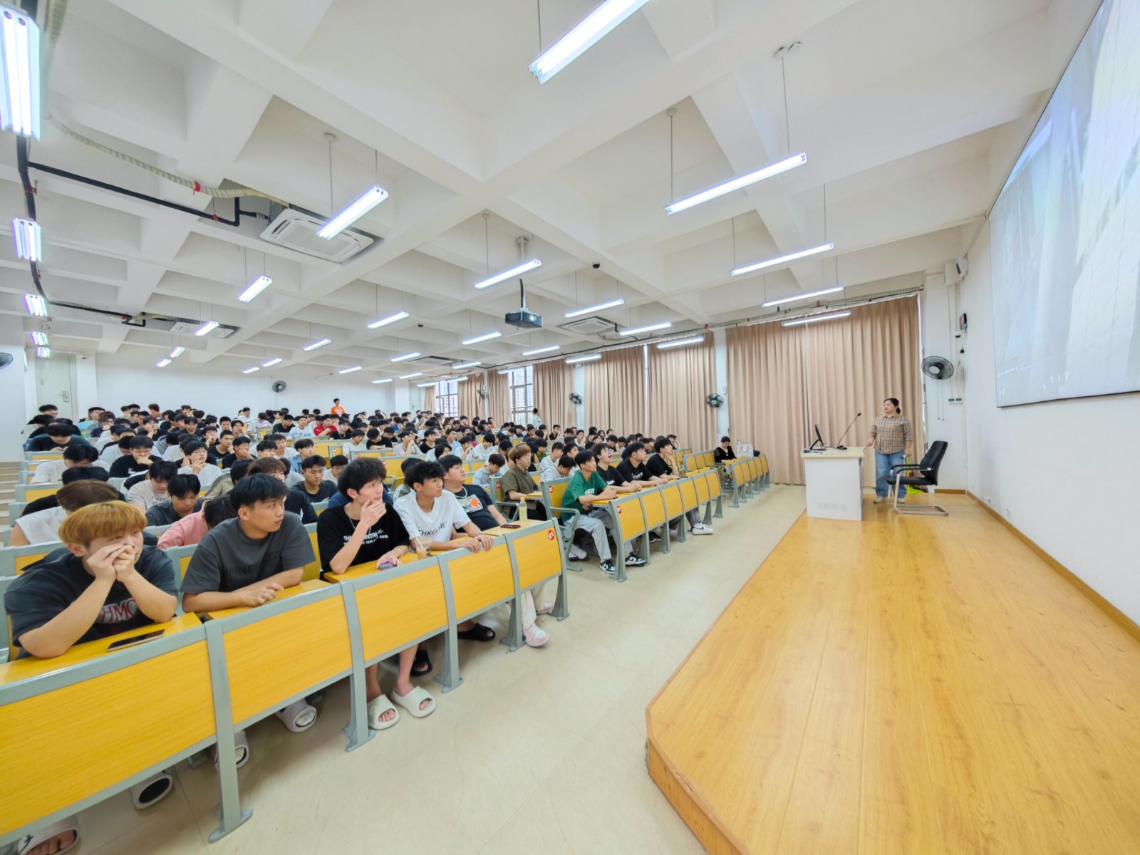 图片2.jpg 图片2.jpg