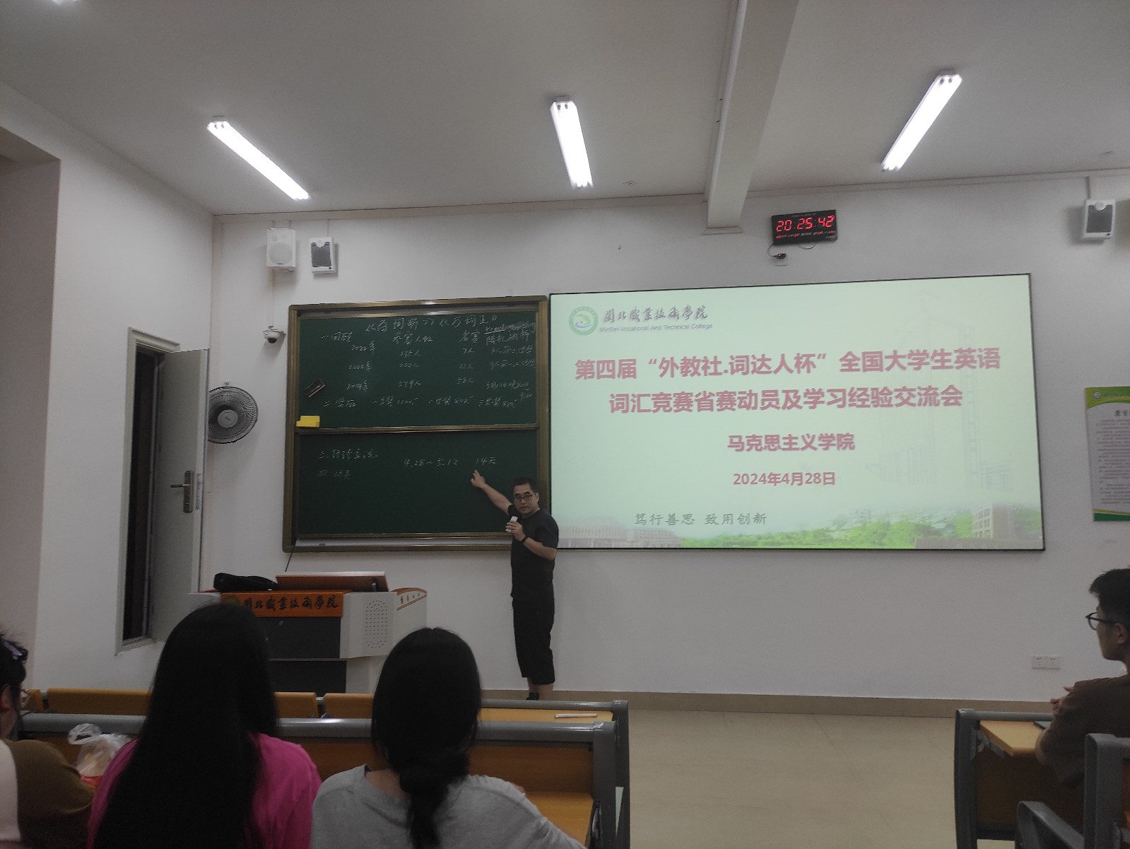 方凯.jpg 方凯.jpg