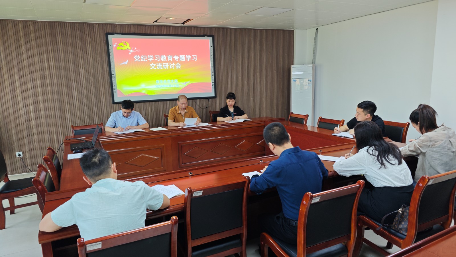 d0d882551158538013bc98589e26d48.jpg d0d882551158538013bc98589e26d48.jpg