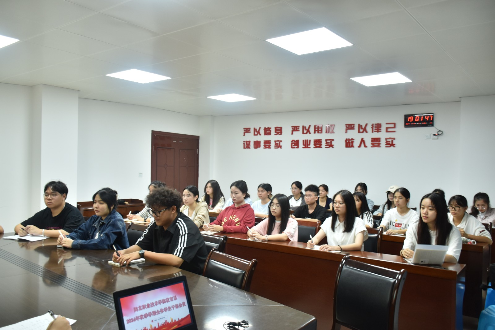 DSC_0425.JPG DSC_0425.JPG