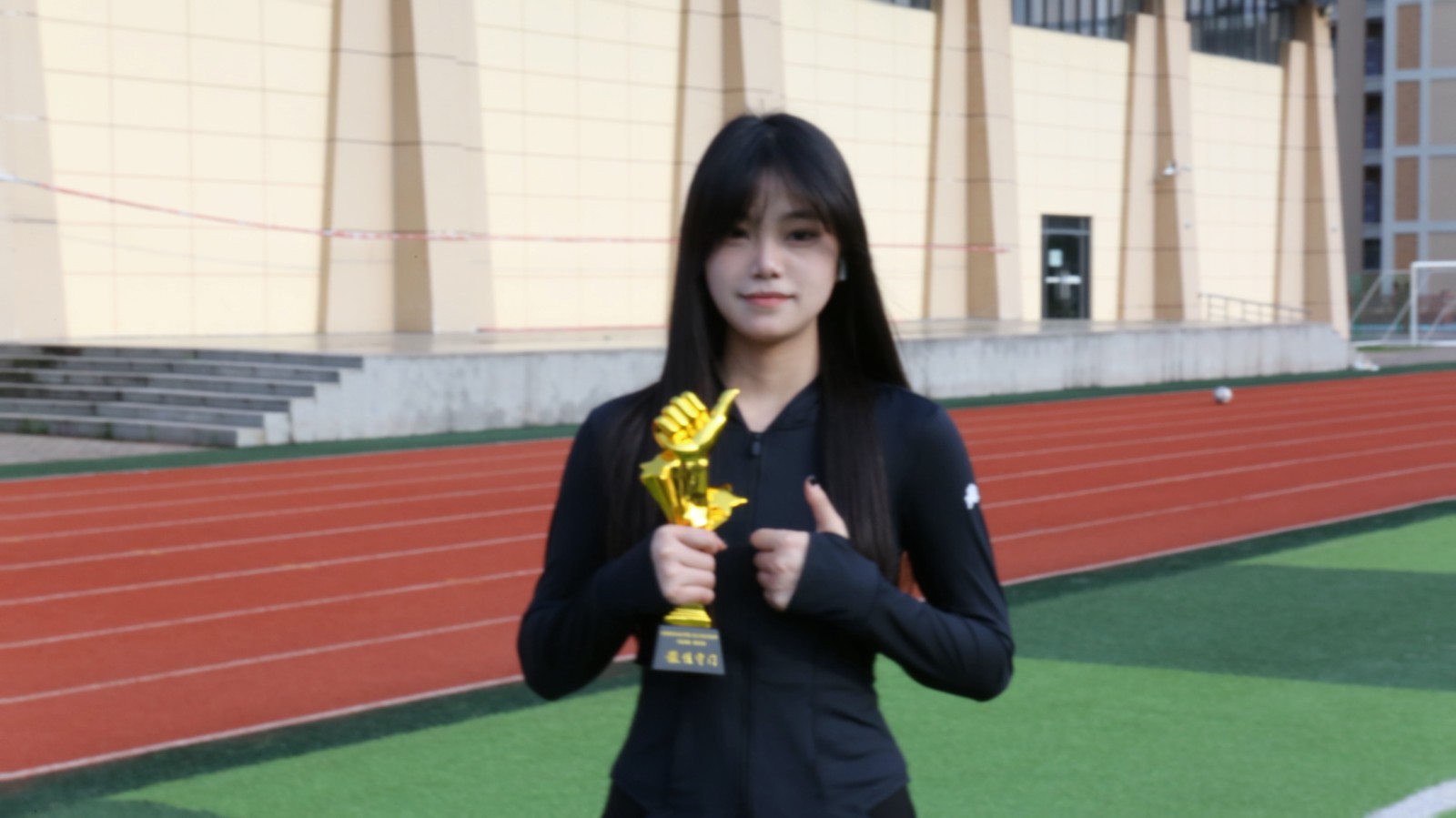 甘爱平 活动照.jpg 甘爱平 活动照.jpg