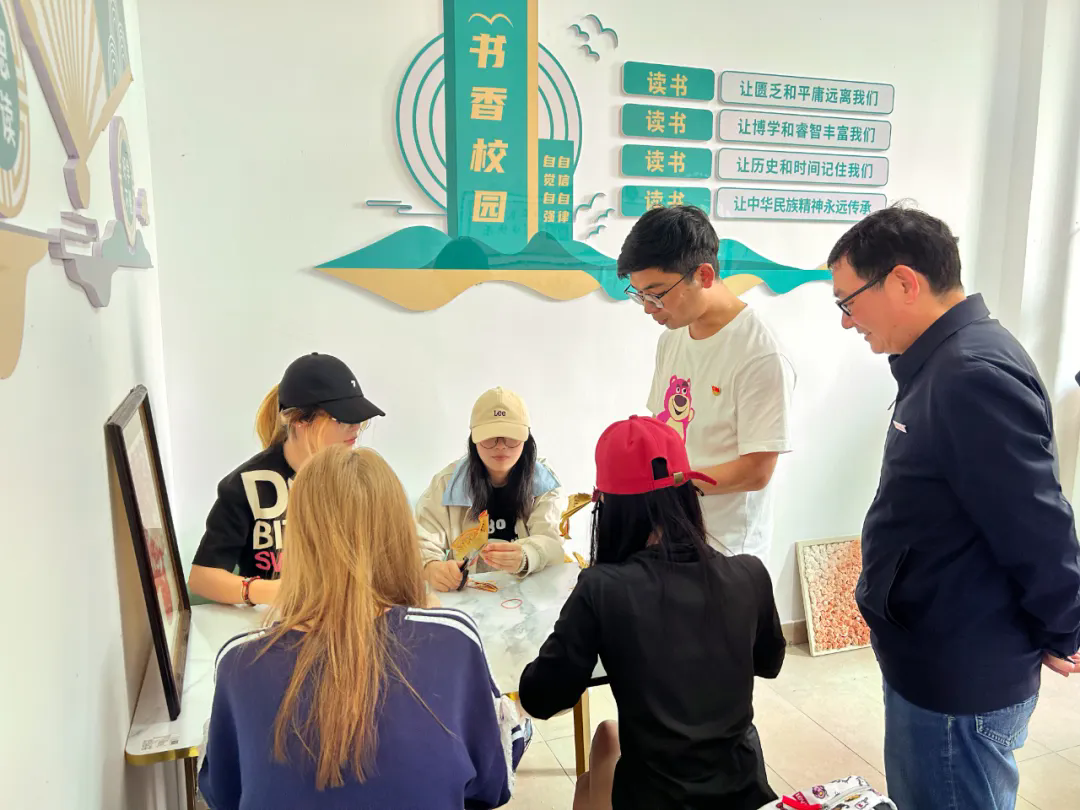 “弘扬雷锋精神,传承民族文化”主题党日1.webp.png “弘扬雷锋精神,传承民族文化”主题党日1.webp.png