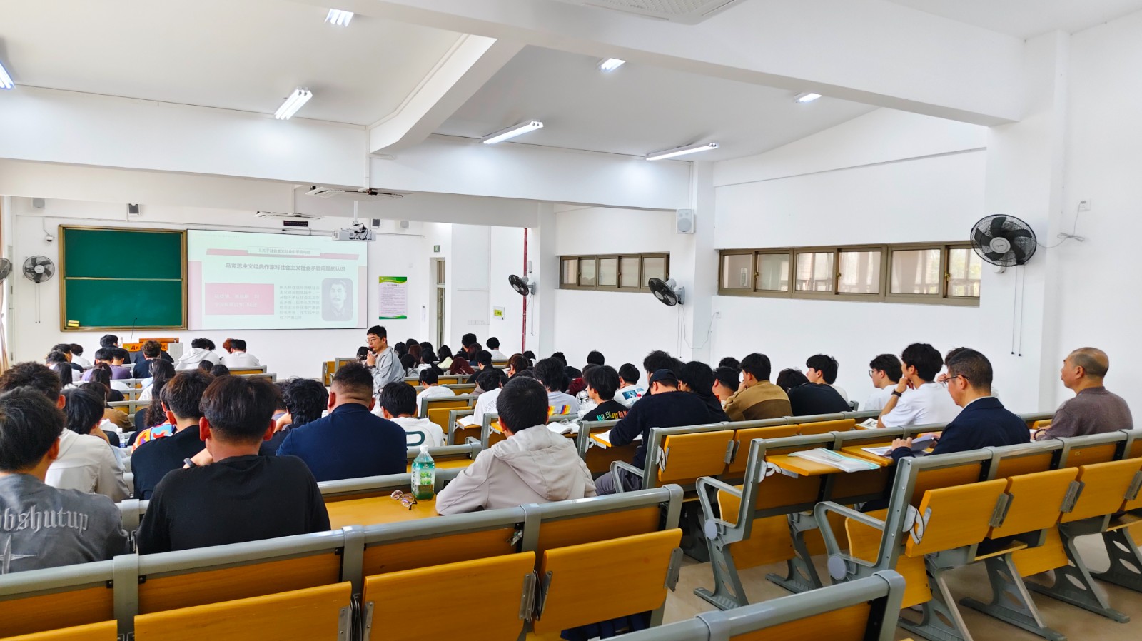 王星辰.jpg 王星辰.jpg