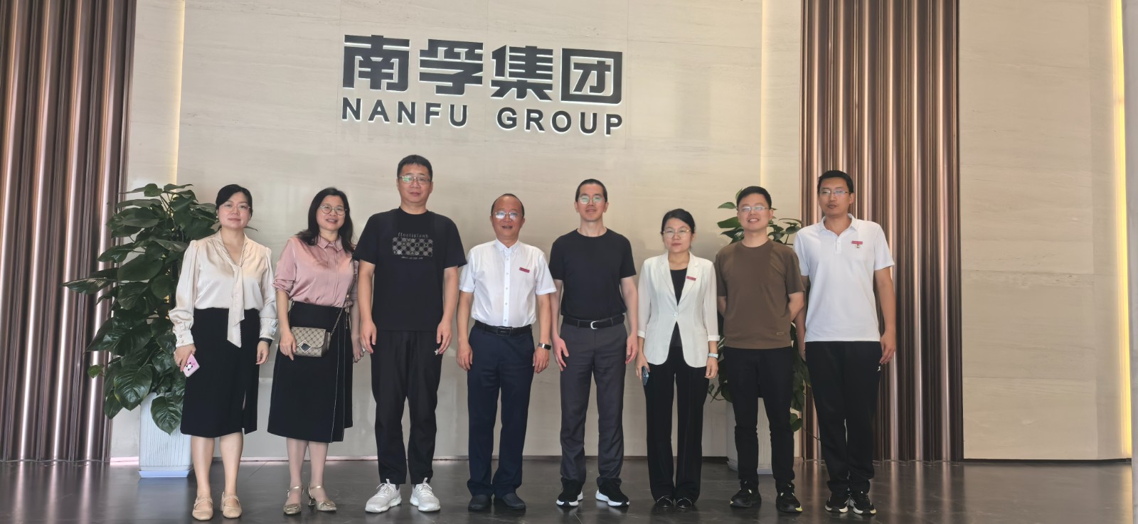 张书记走访南孚20250527.jpg 张书记走访南孚20250527.jpg