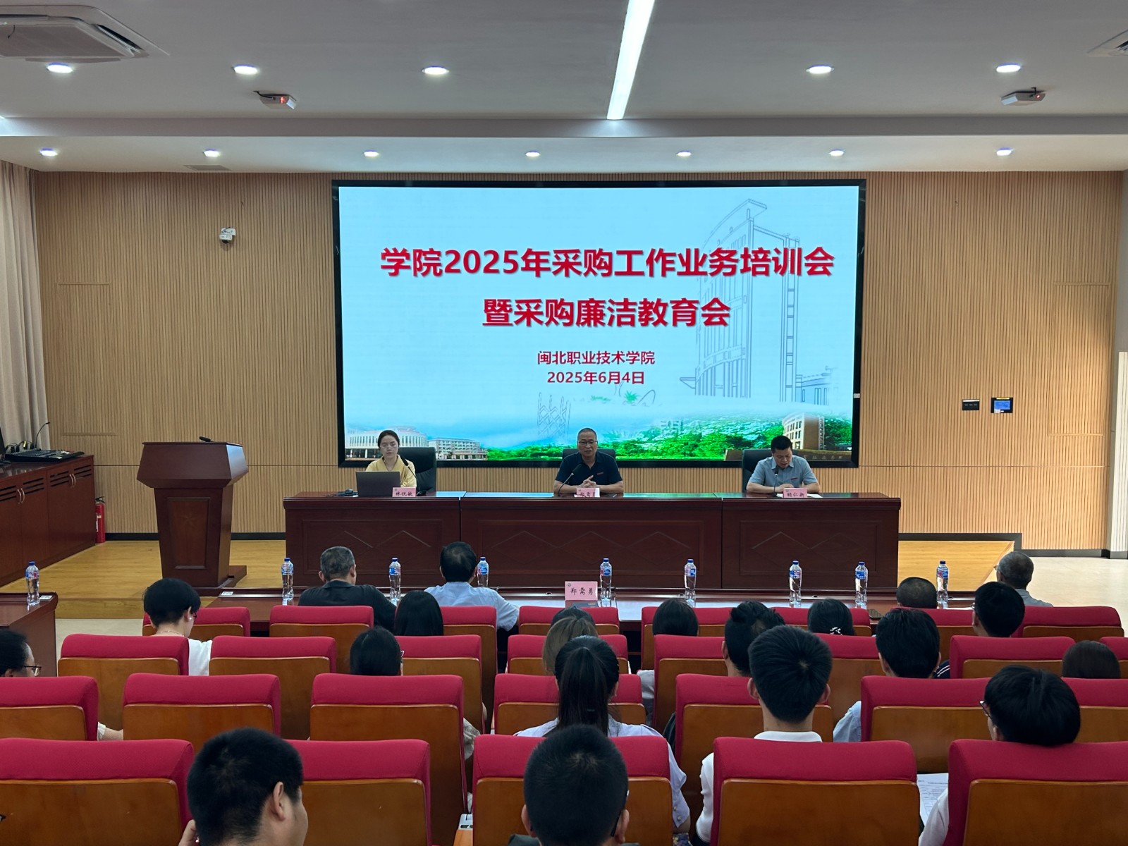 主会场.jpg 主会场.jpg