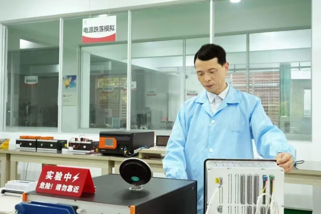 工作照.jpg 工作照.jpg