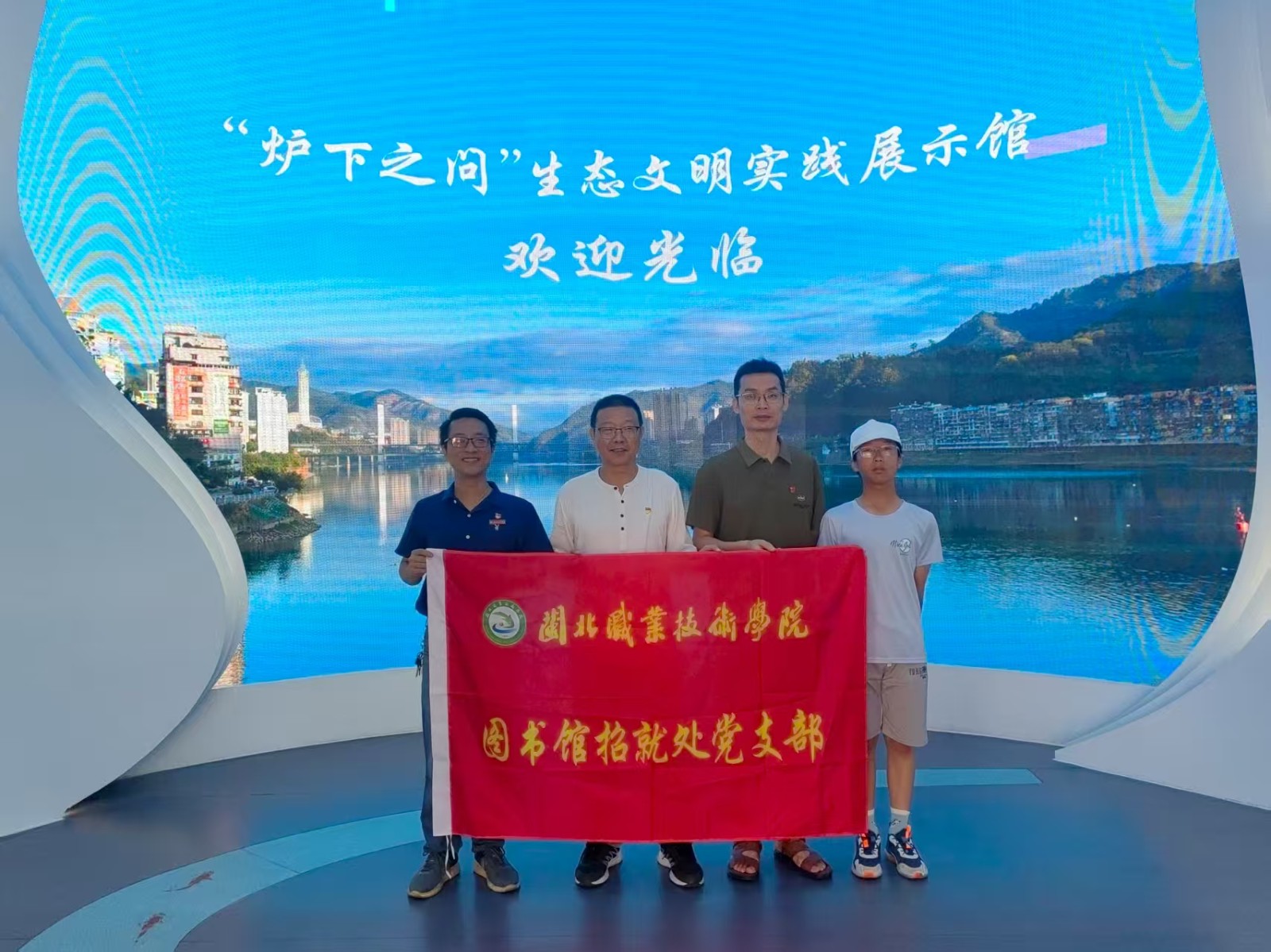 luxia2.jpg luxia2.jpg